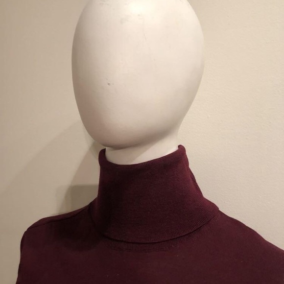 Theory maroon turtleneck - size small - Picture 3 of 3